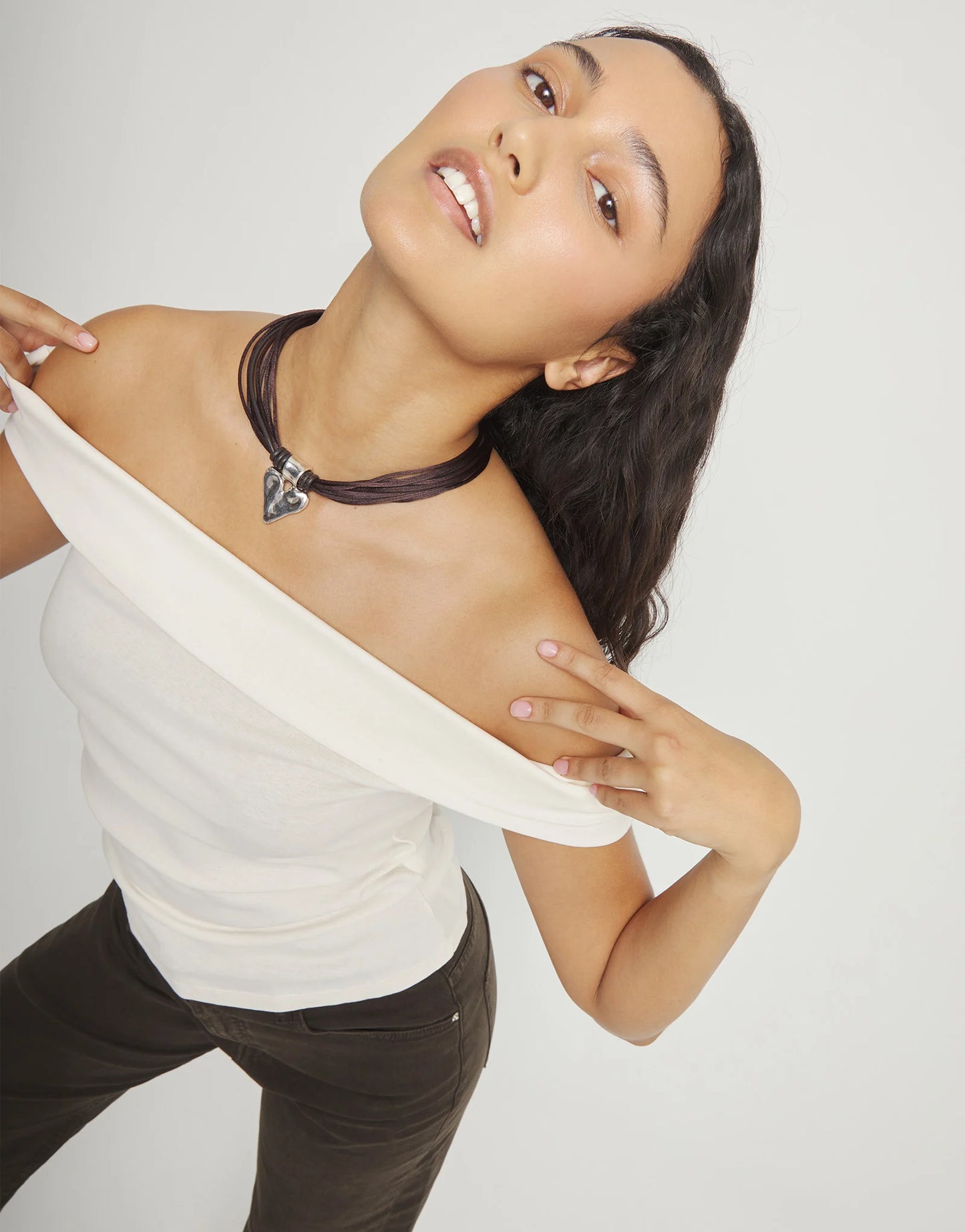 Brown leather and silk thread necklace with heart detail | Uno de 50 | Luby