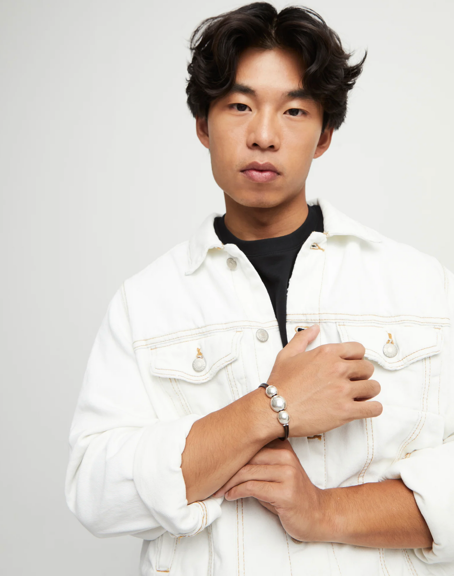 Leather bracelet with three large sterling silver-plated beads | Uno de 50 | Luby