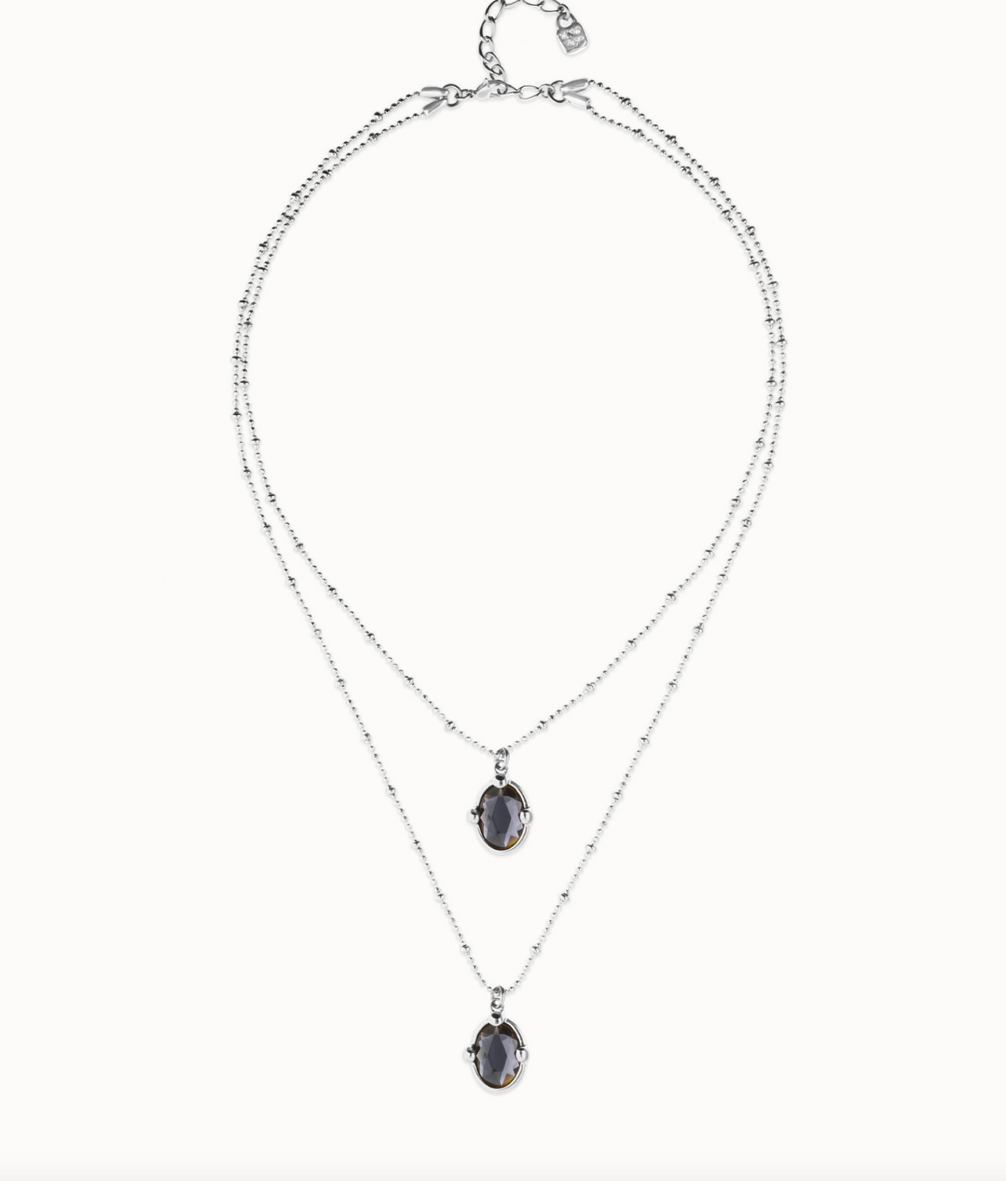 Collar doble bañado en plata con dos cristales facetados ovalados negros