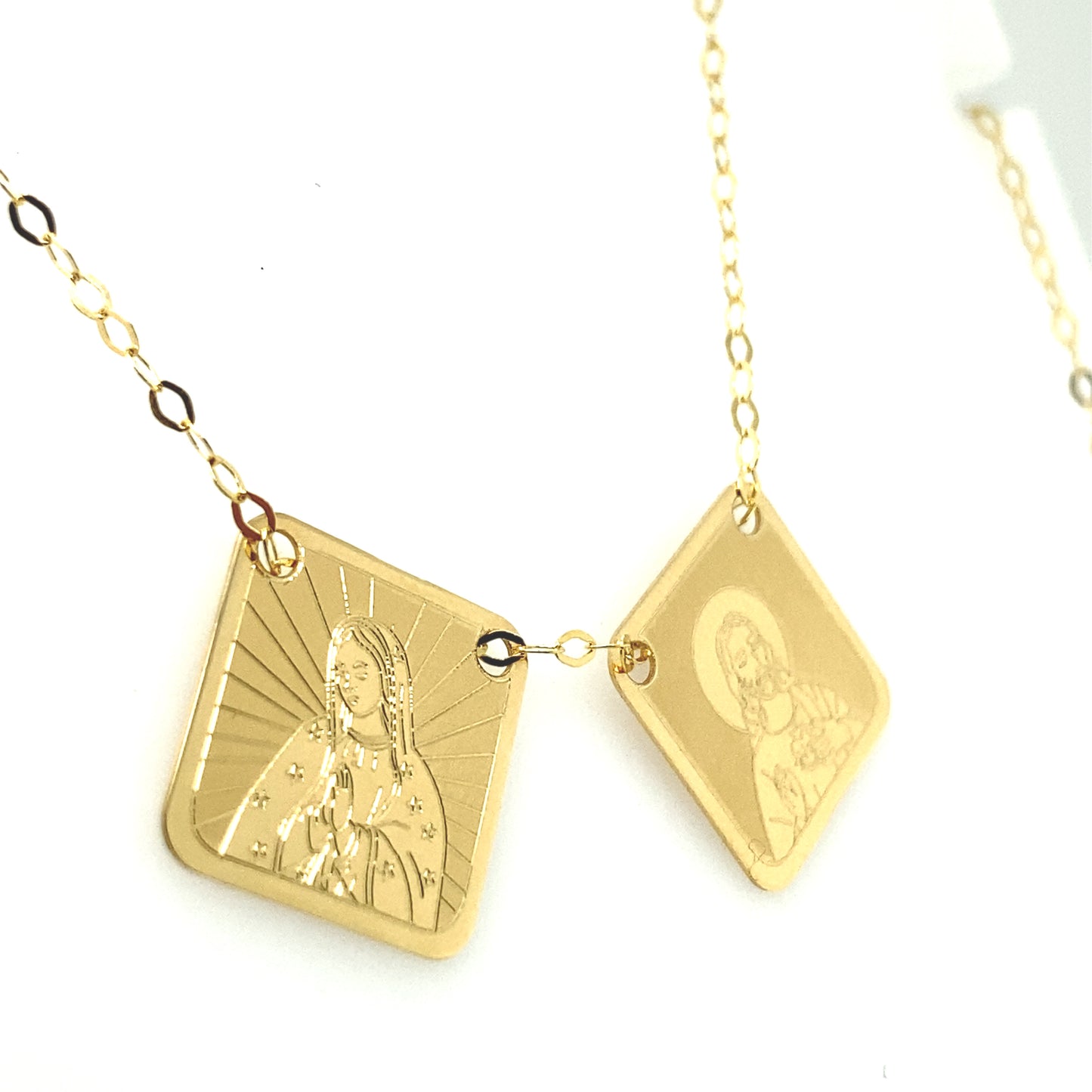 18K Escapulario with Jesus and The Virgin | Luby Gold Collection | Luby