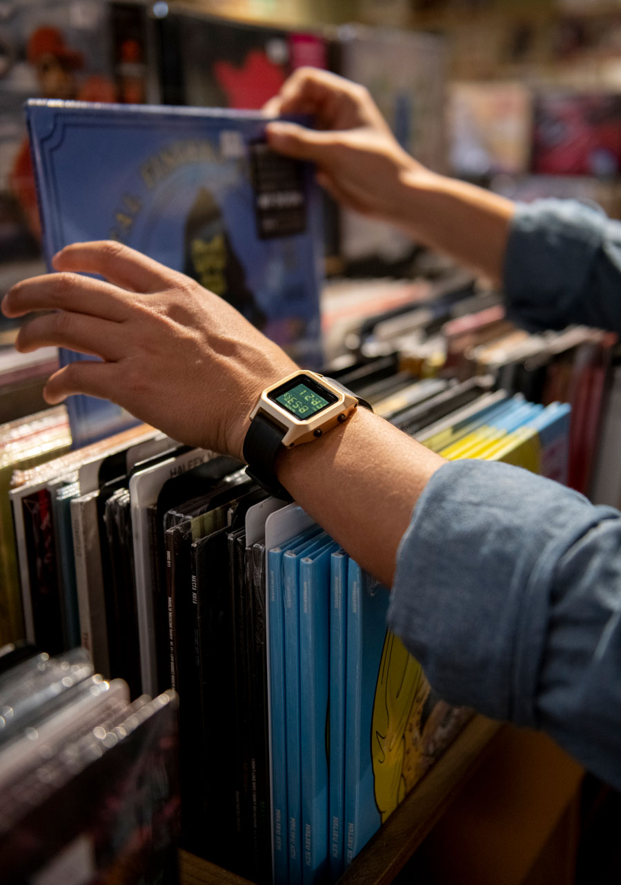 Staple Black / Gold | Nixon | Luby