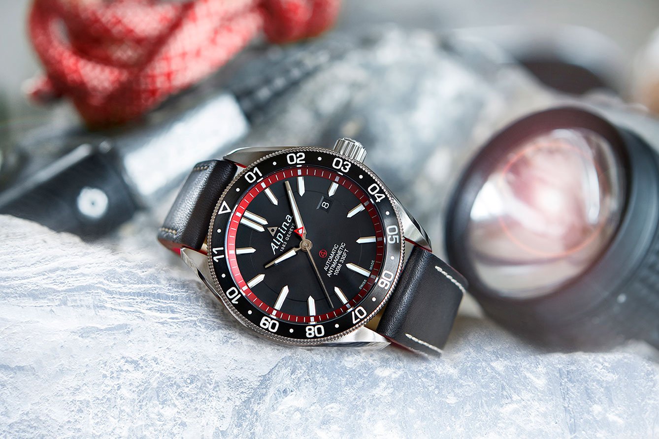 Alpiner 4 (Black-Red) | Alpina | Luby