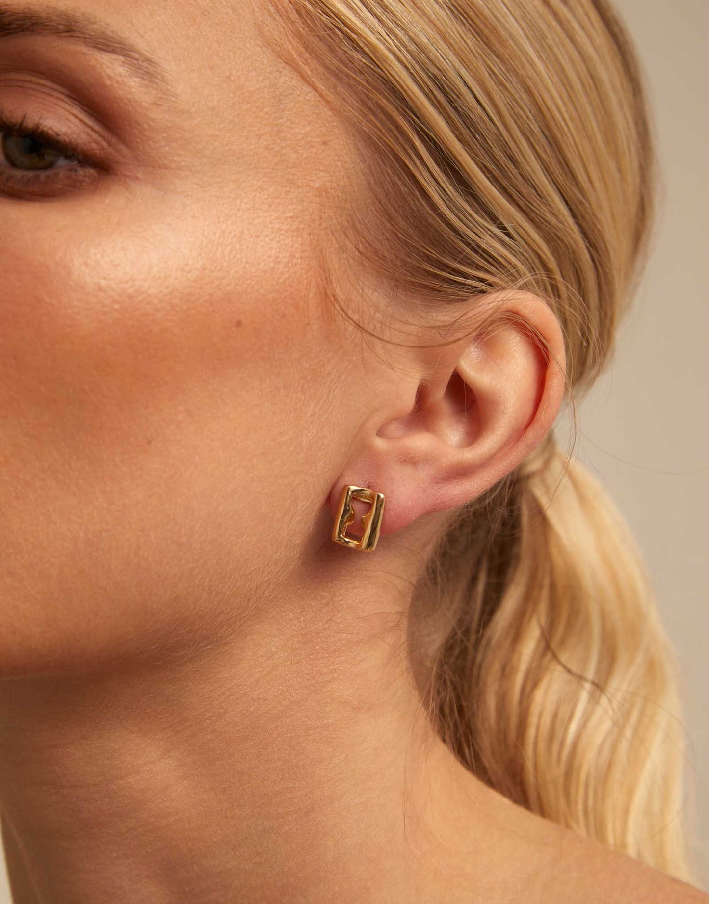 PENDIENTES YES SIR (Gold-Plated) | Uno de 50 | Luby