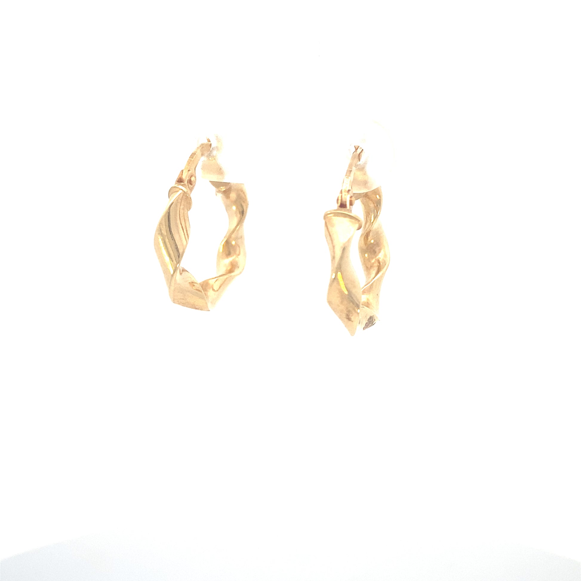 14K Gold Twist Earring Hoop | Luby Gold Collection | Luby 