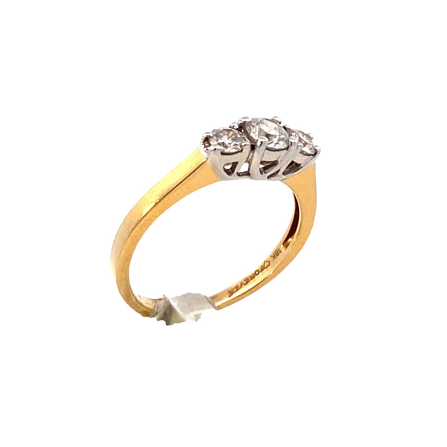 Anillo de compromiso de oro amarillo de 0,50 cts con diamantes triples de talla cupido de 18 quilates