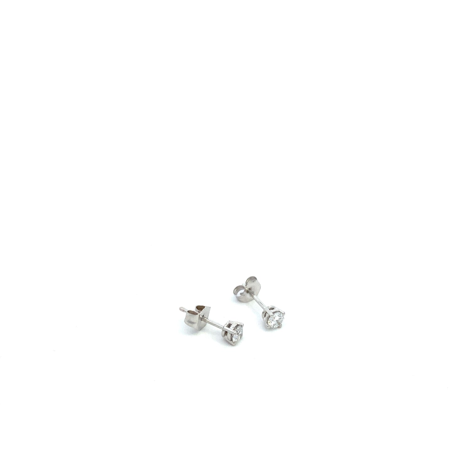 Smiling Rocks Essential 0.25ct Solitaire Earrings | Smiling Rocks | Luby 