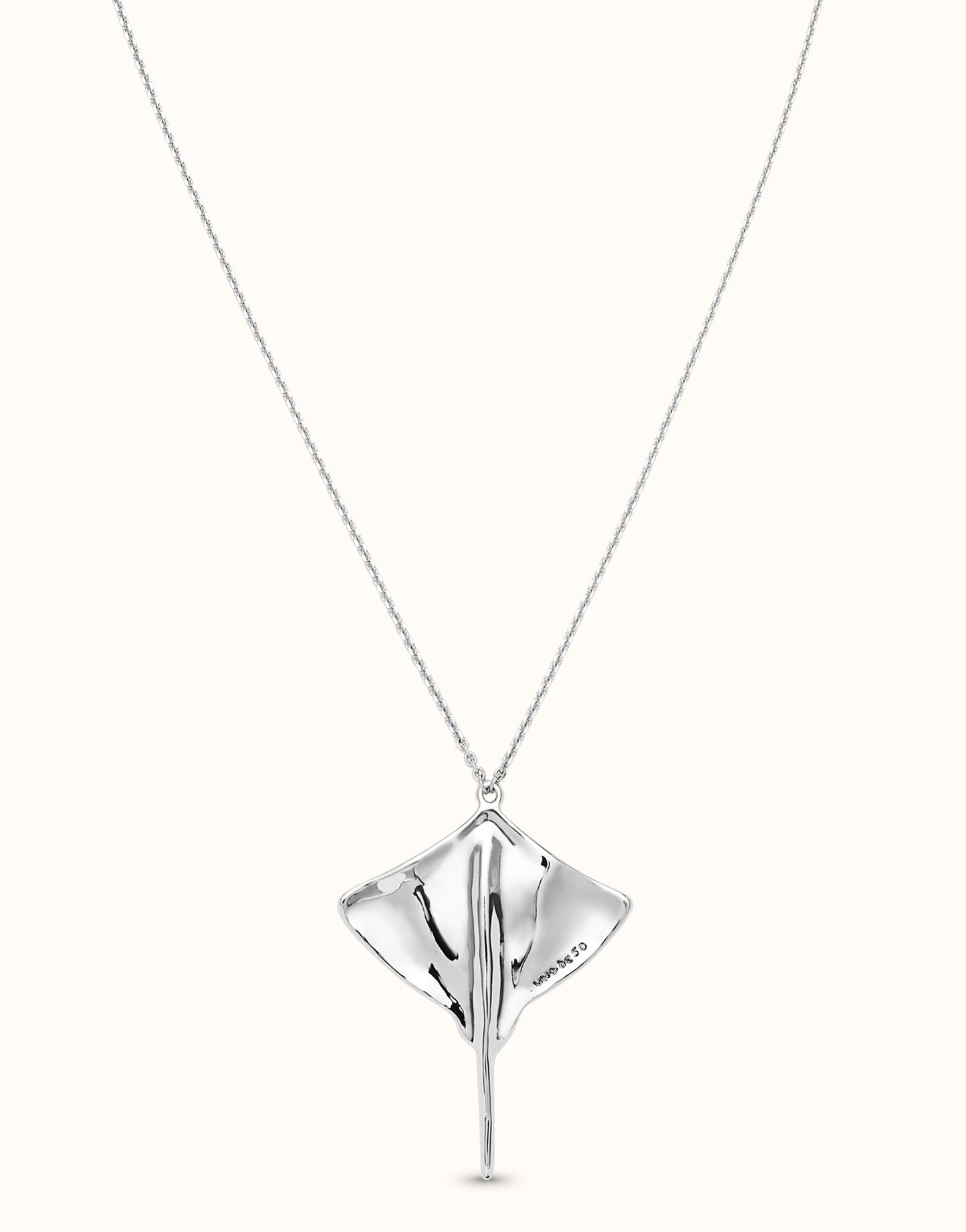 Colgante con cadena larga bañado en plata de ley y MANTARRAYA | Uno de 50 | Luby 