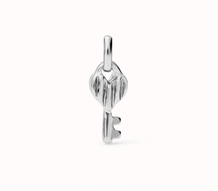 Sterling silver-plated key-shaped charm | Uno de 50 | Luby 