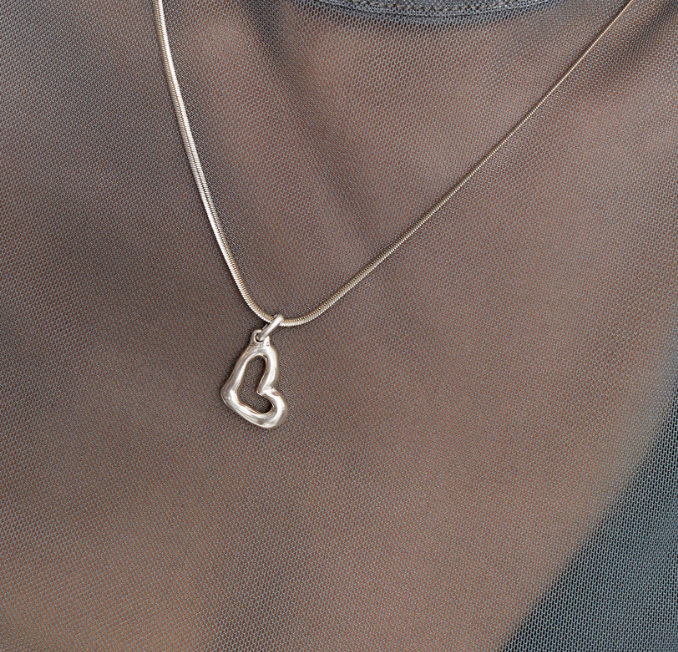 18K gold-plated big heart-shaped charm | Uno de 50 | Luby 