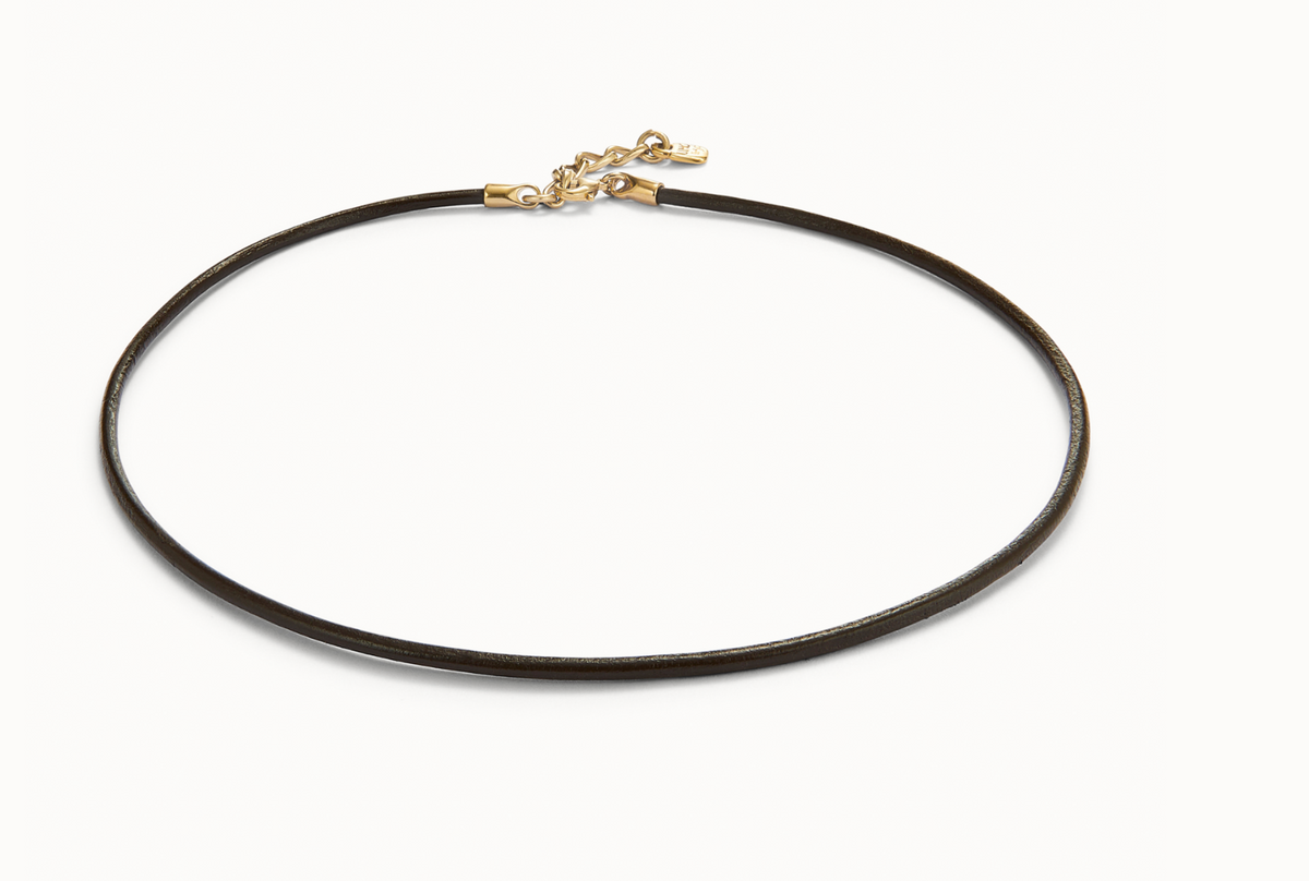 18K gold-plated black leather necklace with clasp | Uno de 50 | Luby 