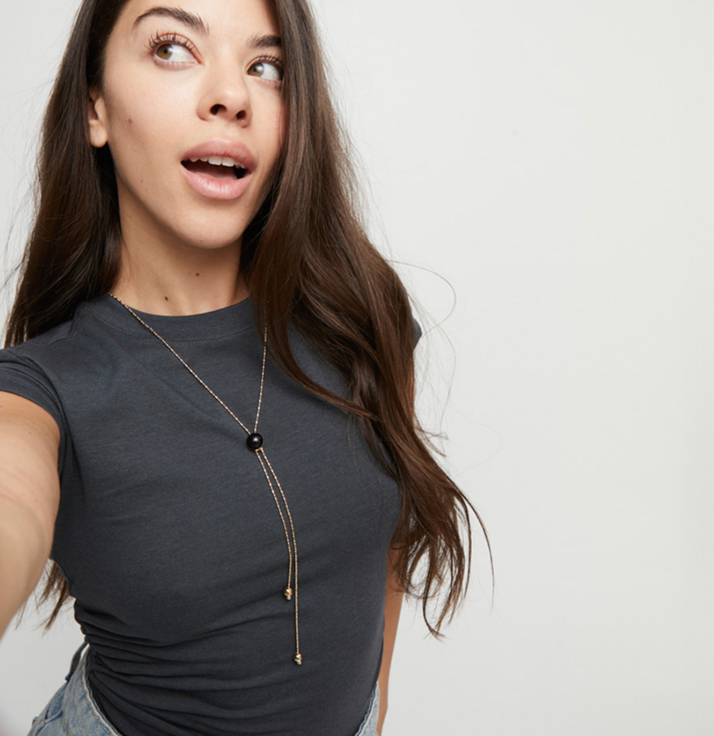 Ser Fascinante 18k gold-plated Long Pendant and Central Black Murano Glass | Uno de 50 | Luby 