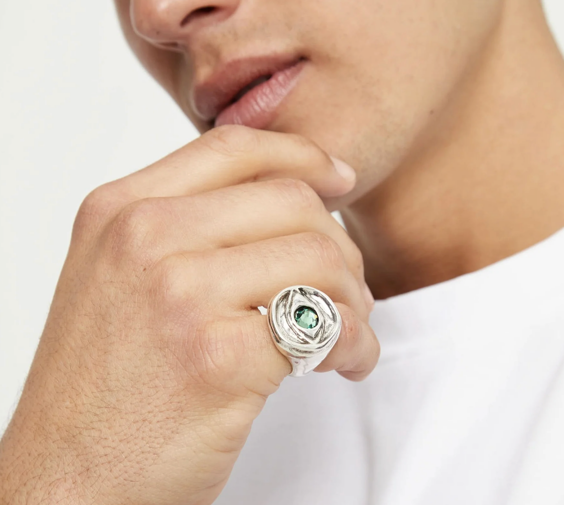 Metal Alloy Signet Plated Sterling Silver Eye Green Crystal Ring | Uno de 50 | Luby 