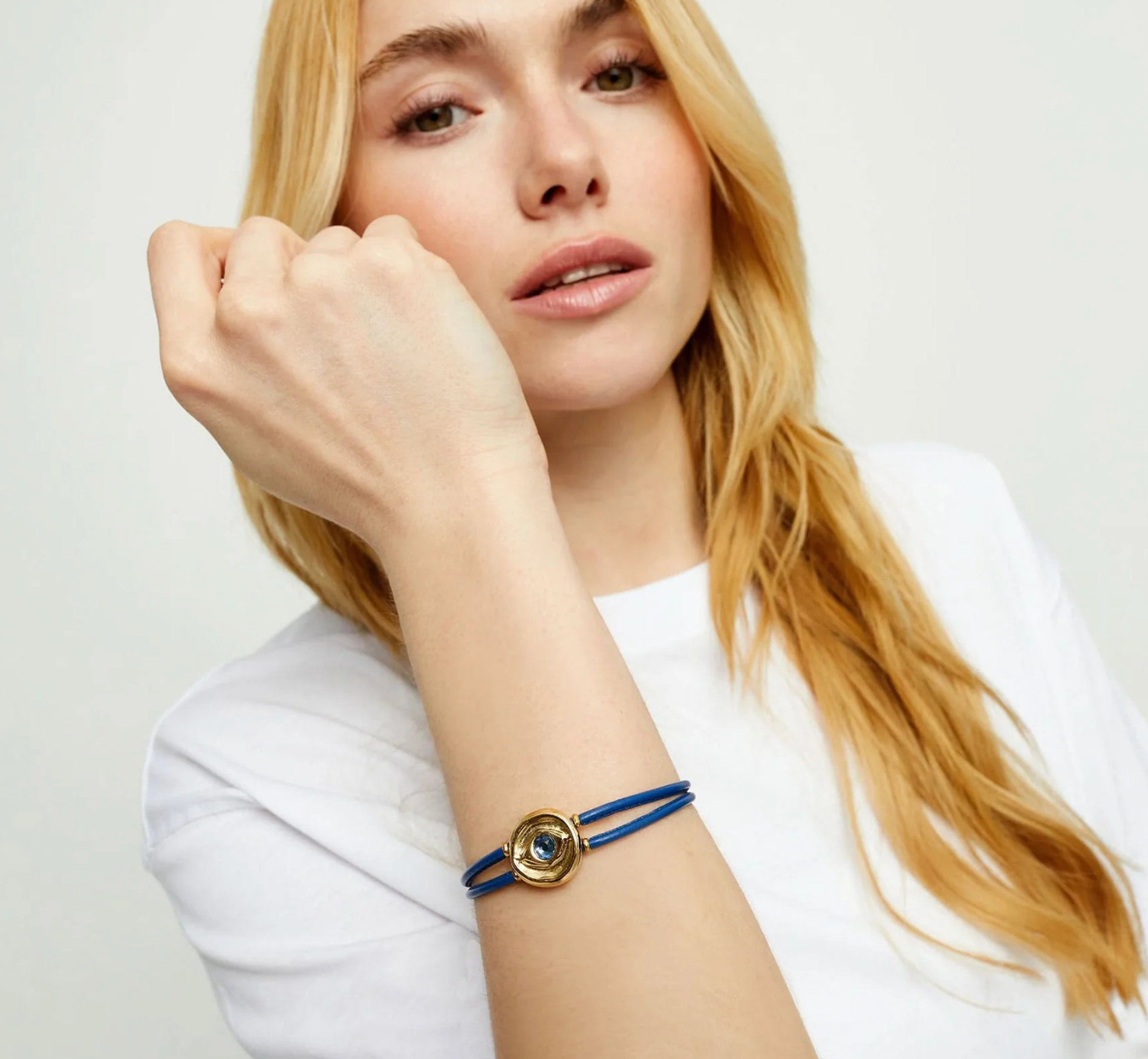 Double Blue Leather Metal Alloy Eye Detail Pleated Gold 18K Crystal Bracelet | Uno de 50 | Luby 
