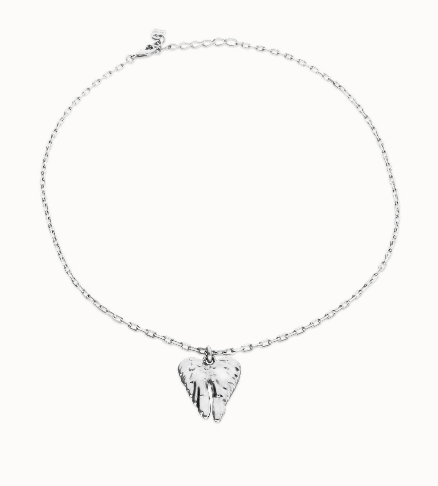 Short necklace with wing detail