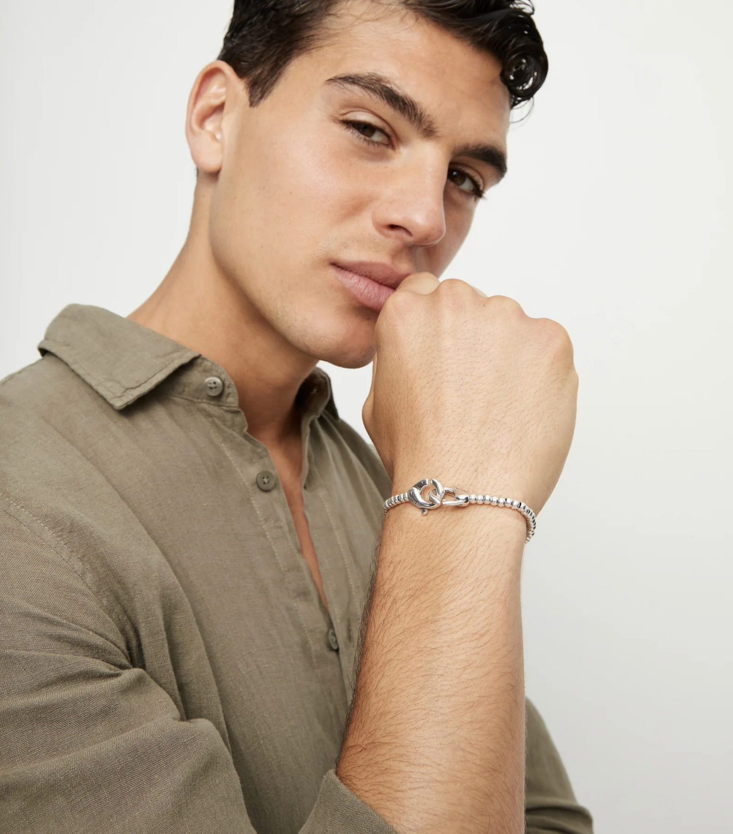 Small beads bracelet with interlocking carabiner