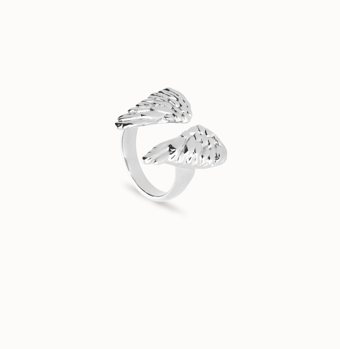 Ring with wing design | Uno de 50 | Luby 