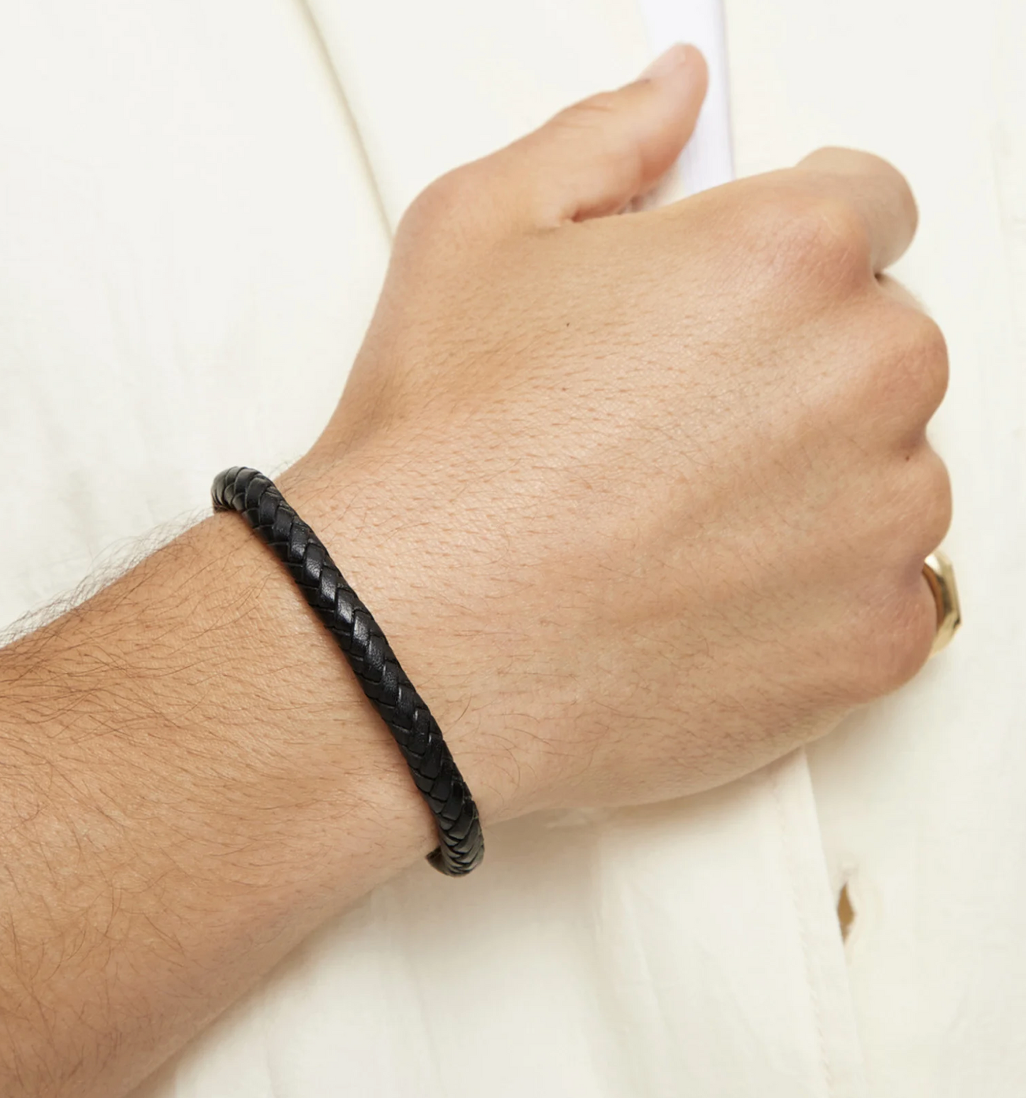 Leather braided bracelet with golden clasp