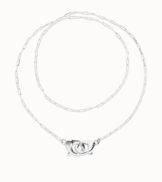 Long necklace with interlocking carabiner