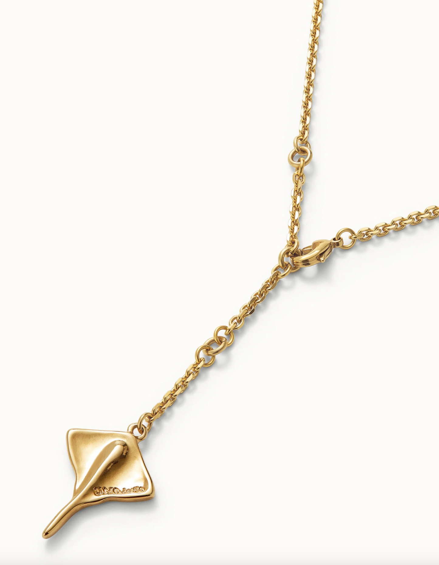 Colgante con cadena larga bañado en plata de ley y 18k baño oro 18k  MANTARRAYA