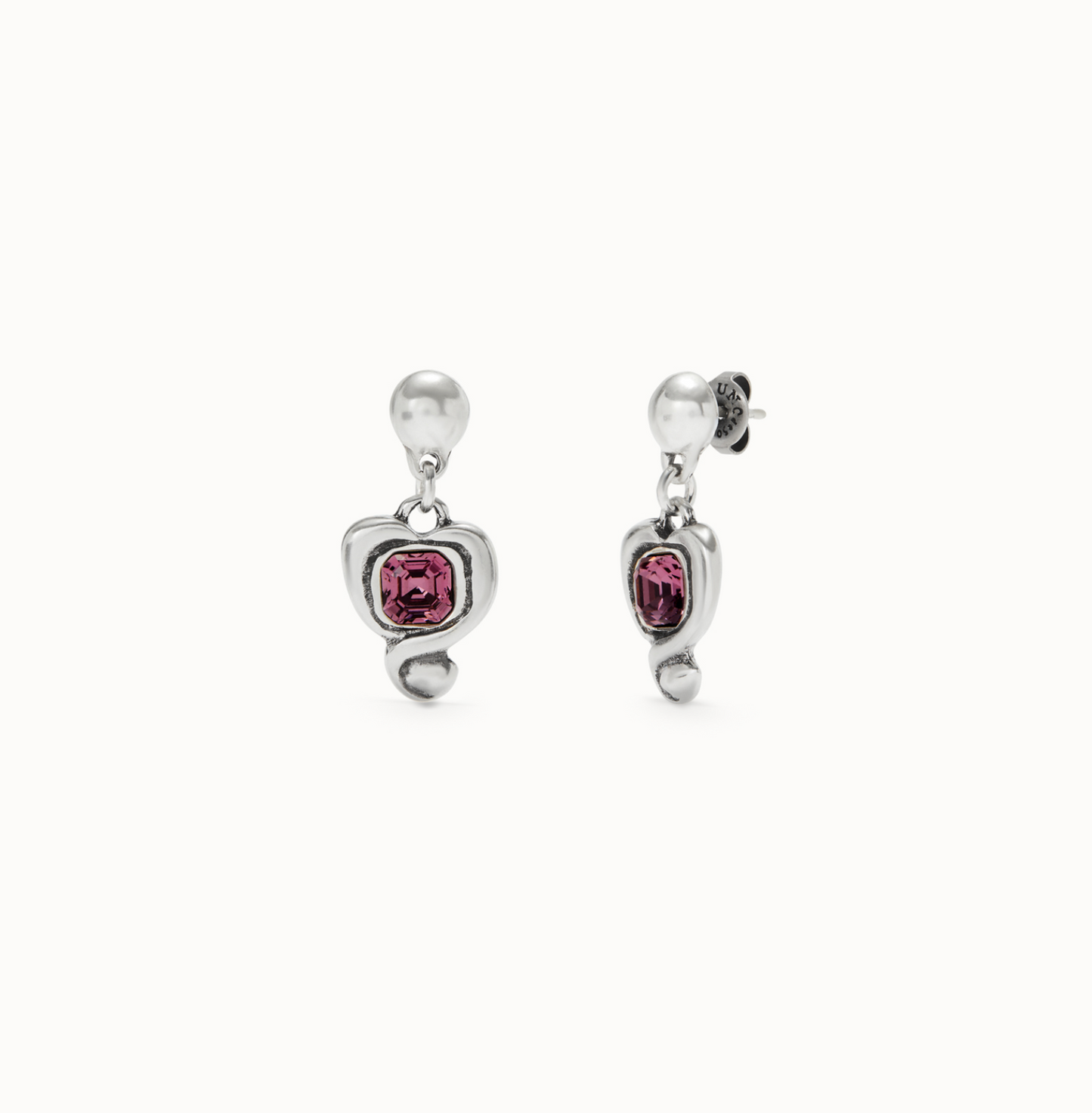 Pendientes bañados en plata de ley con corazón colgante y cristal rosa