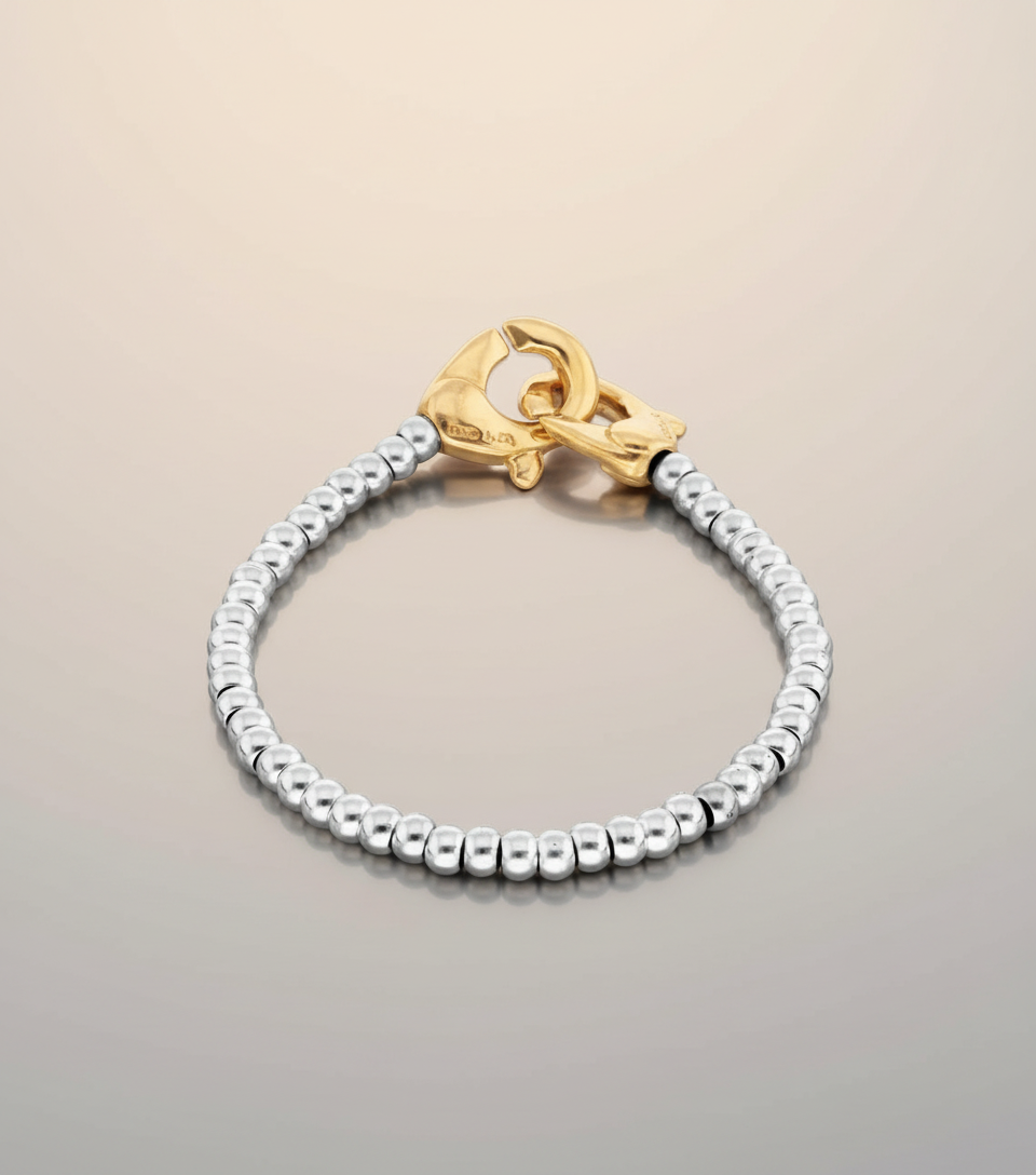 Pulsera de bolas pequeñas bañada en oro 18k con mosqueton entrelazado en oro