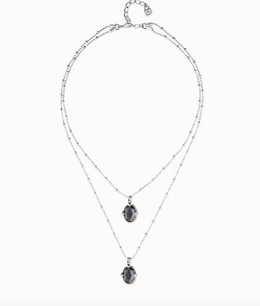 Collar doble bañado en plata con dos cristales facetados ovalados negros