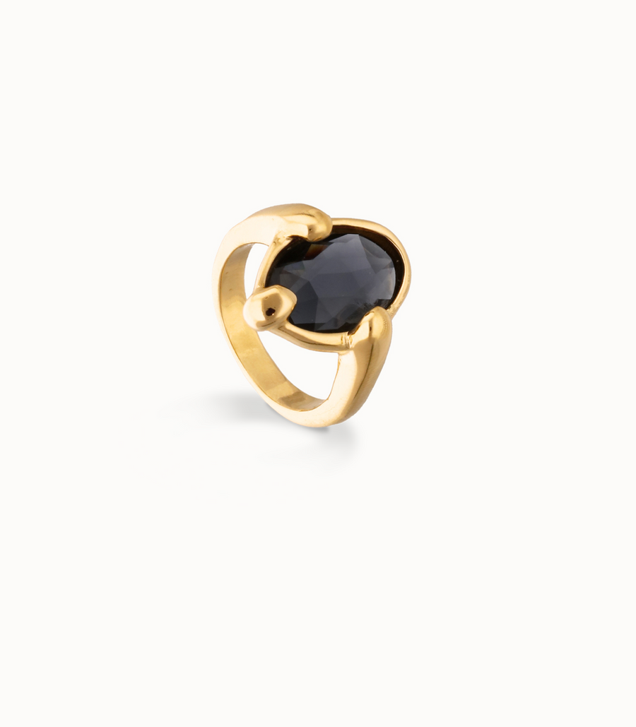 Anillo bañado en oro 18k con cristal facetado ovalado negro