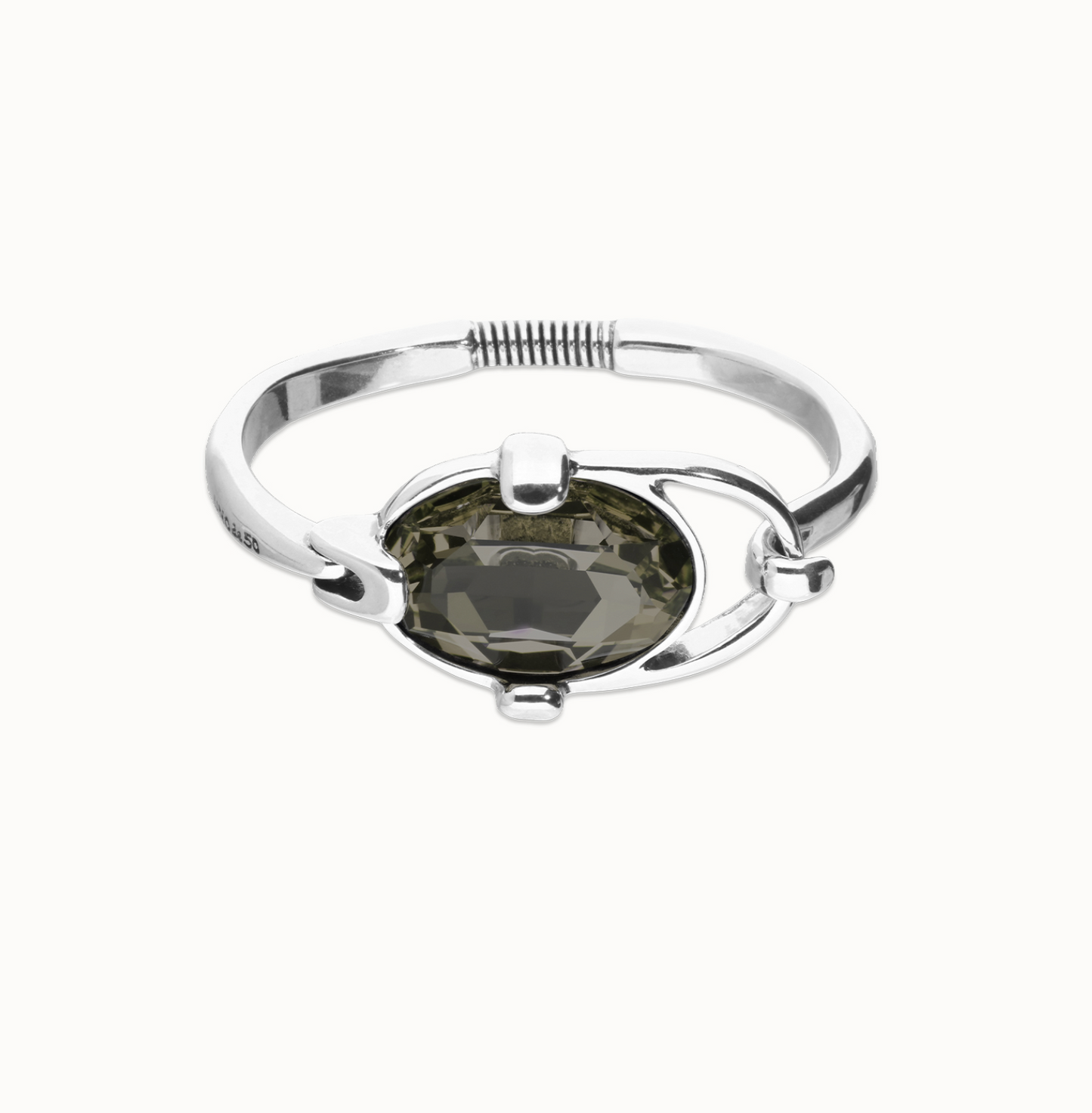 Pulsera rígida bañada en plata de ley con cristal facetado ovalado gris