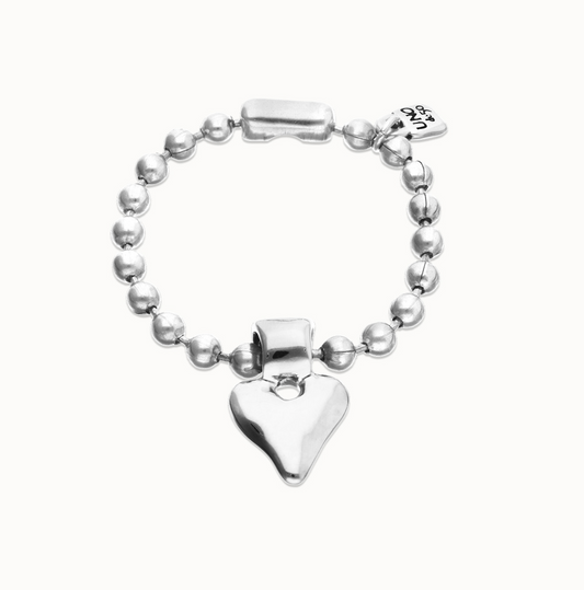 Bead bracelet with heart detail