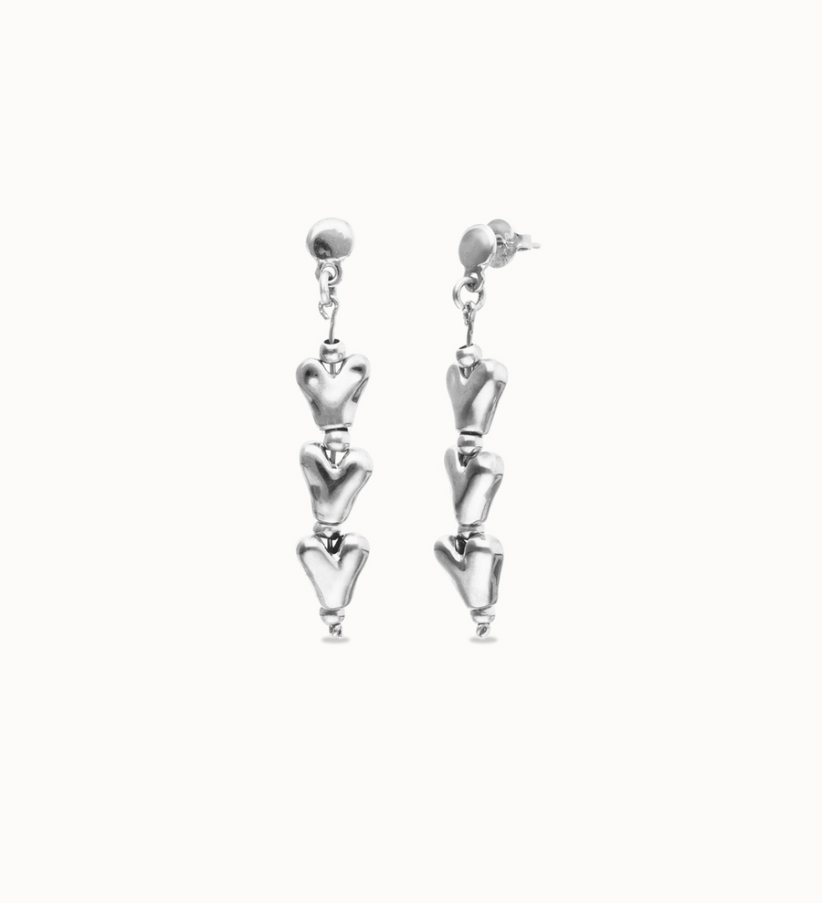 Drop earrings with chained hearts