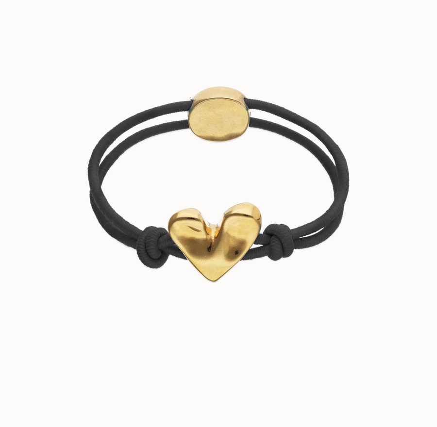 Elastic thread bracelet with heart
