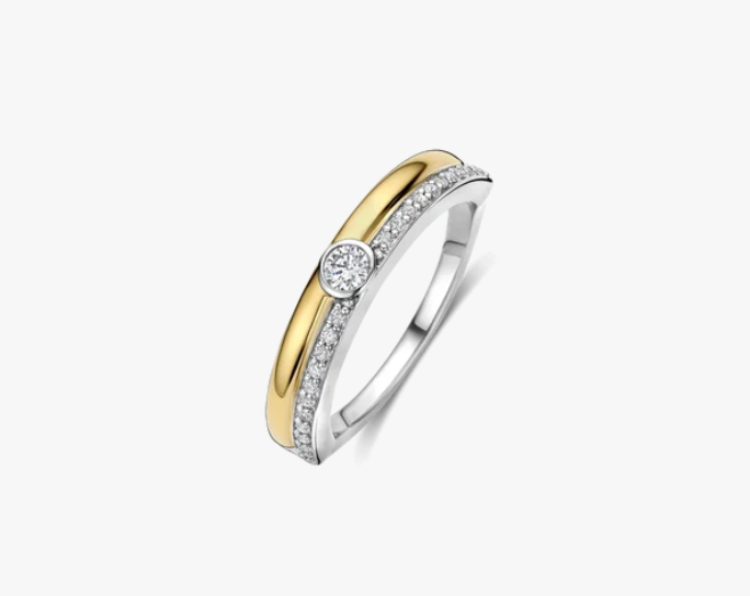 Classic Contrast Zirconia Ring