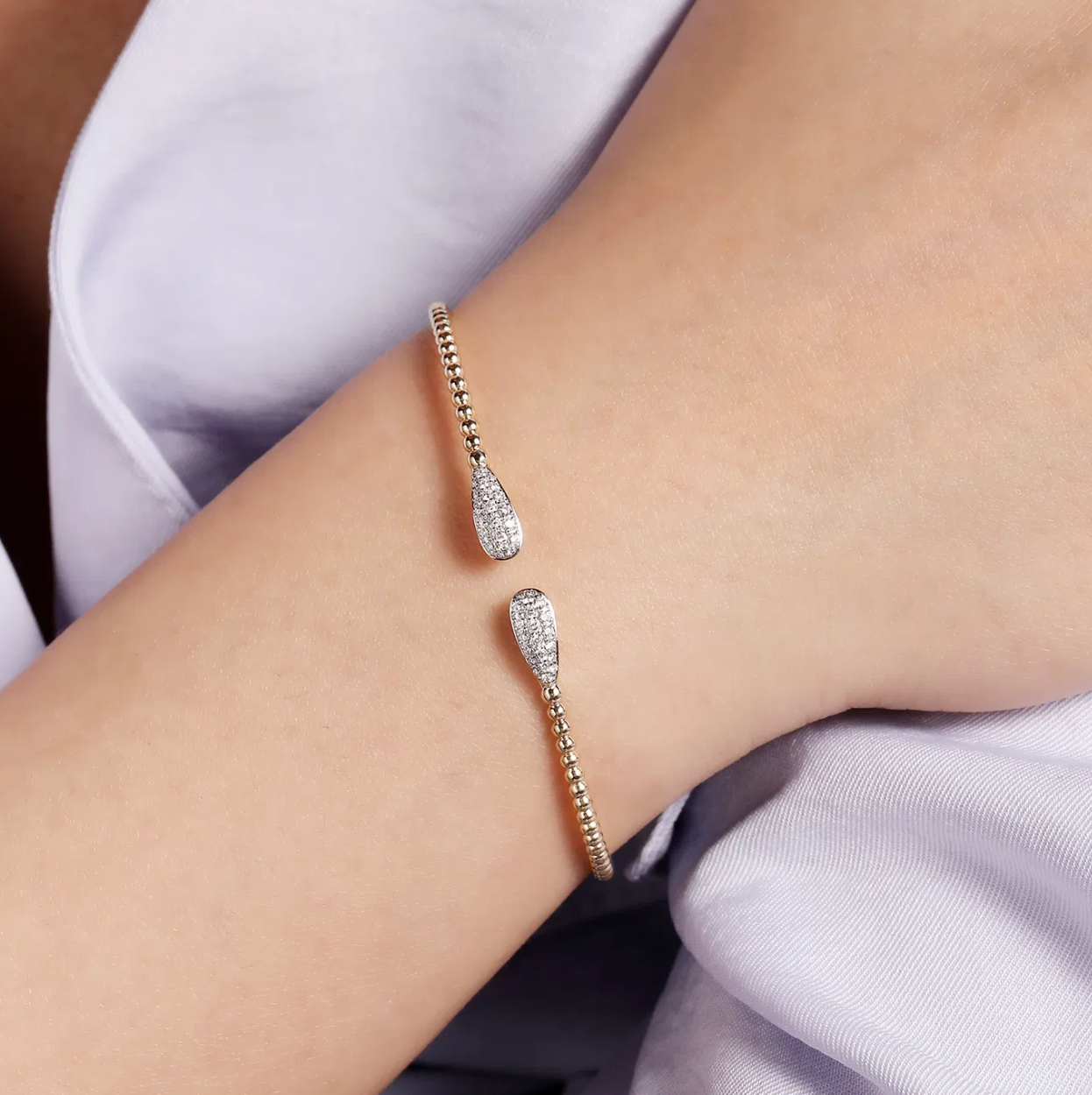 14K Yellow Gold Bujukan Diamond Teardrops Bangle