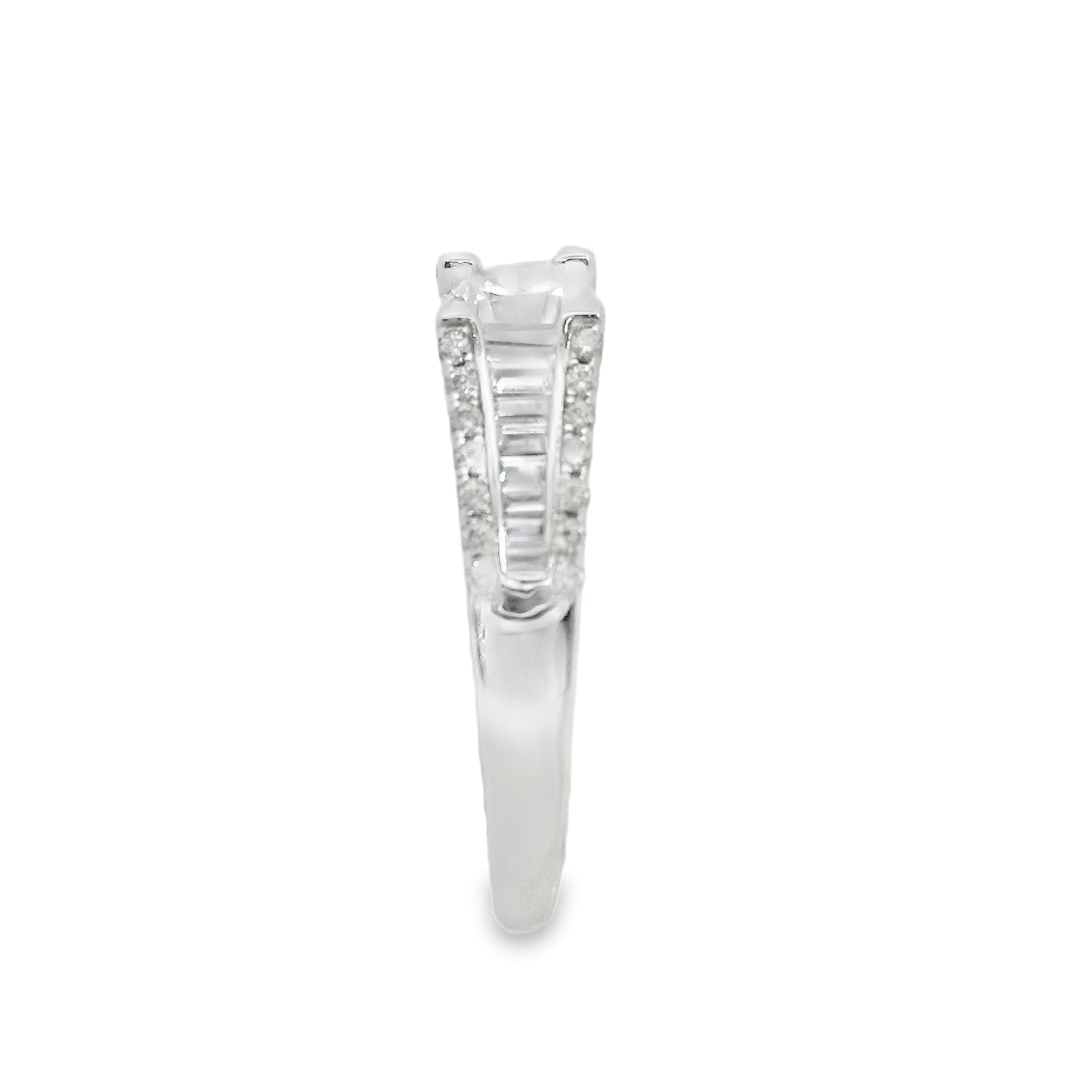 Suspiria Wedding Band 925 Baguette with Round Cut Center Piece | Suspiria | Luby 