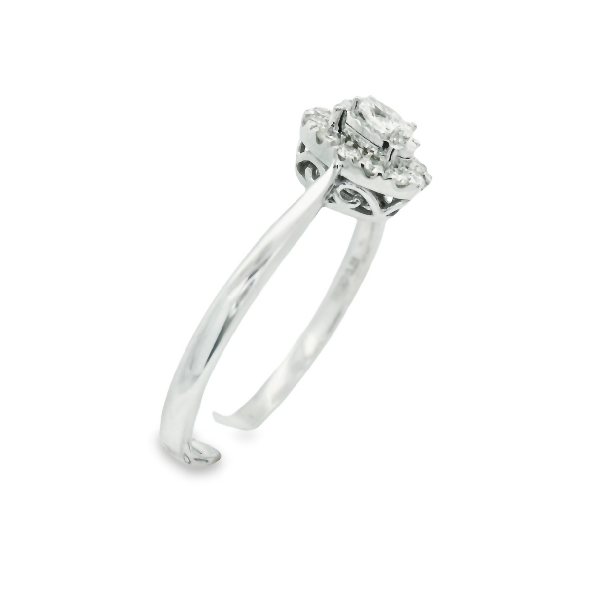 Oval Halo White Gold Engagement Ring | Luby Diamond Collection | Luby 