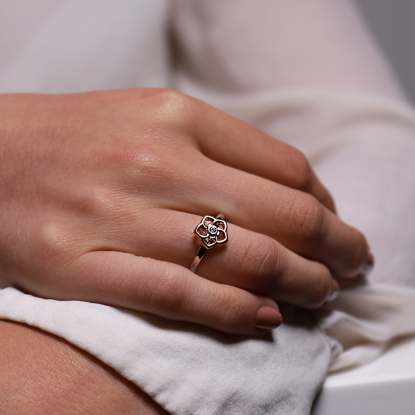 DELICATE ROSE GOLD FLOWER RING | Ti Sento Milano | Luby 