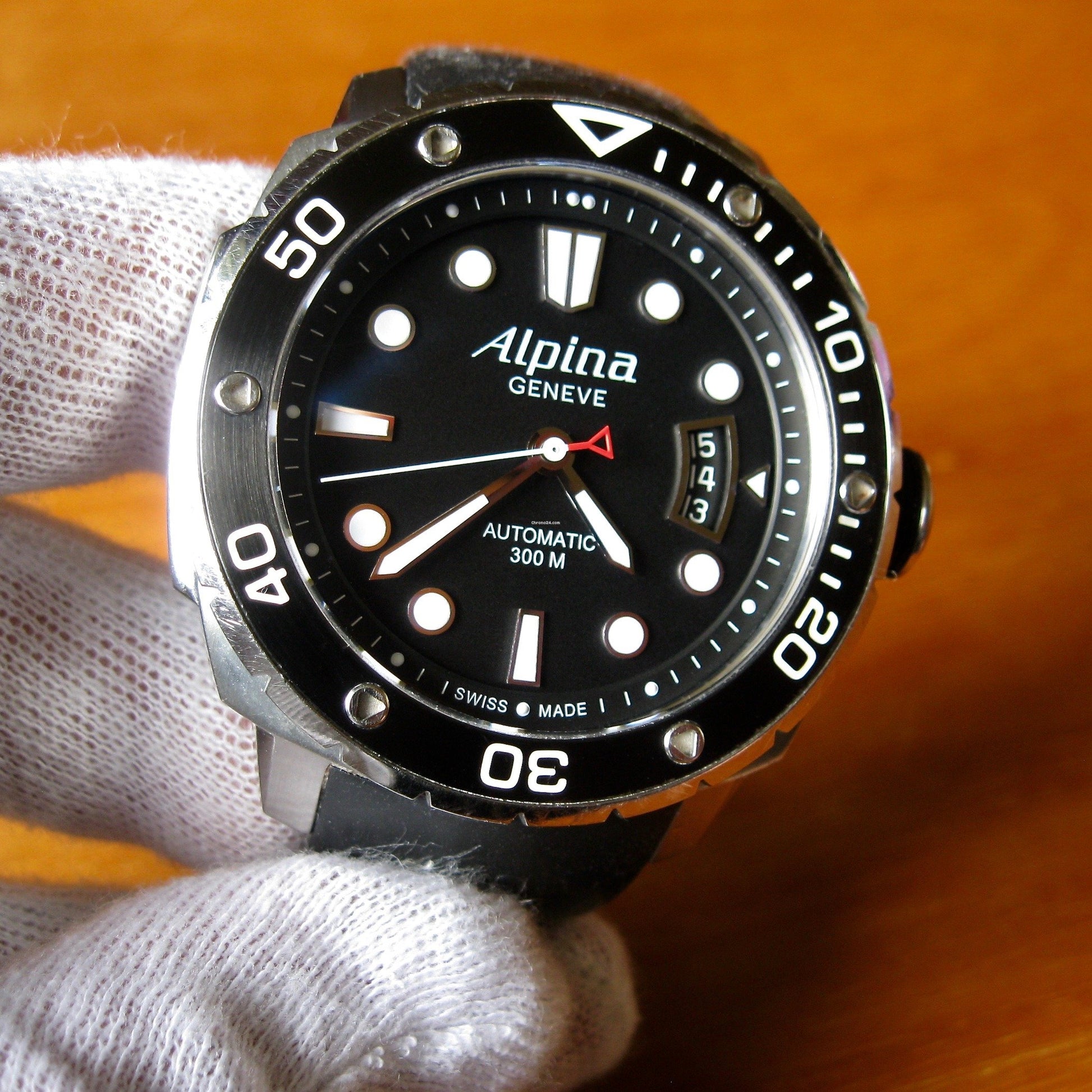 Seastrong Diver 300 Automatic (Full Black) | Alpina | Luby 