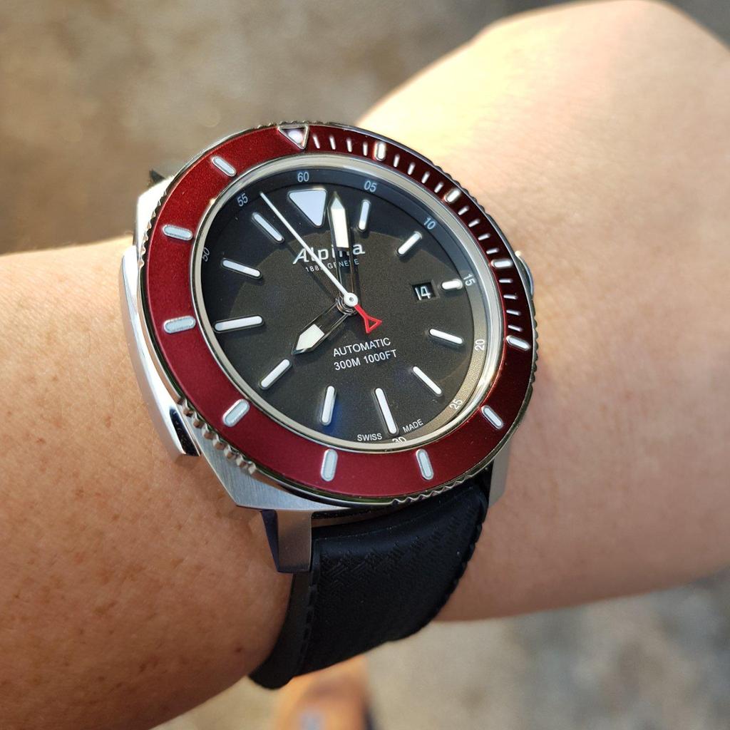 Seatrong Diver 300 Automatic (Black-Red) | Alpina | Luby 