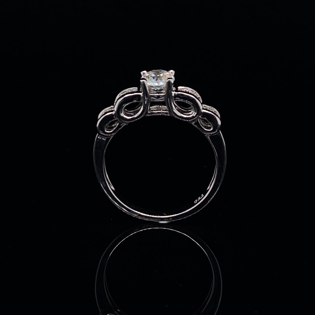 18k Diamond Round Cut Center with Baguette White Gold Engagement Ring | Luby Diamond Collection | Luby 