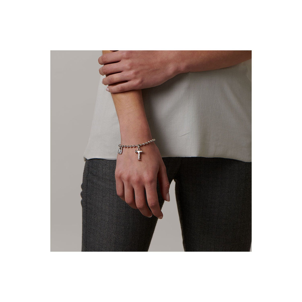LETTER T | Uno de 50 | Luby 