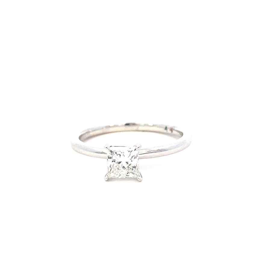 Anillo de compromiso con solitario de diamante cultivado en laboratorio de 14 quilates