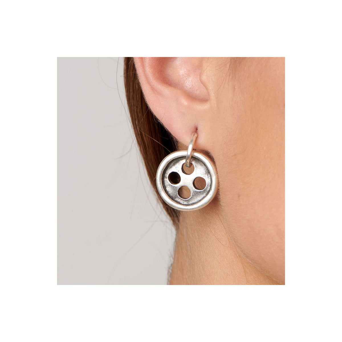 AGUJA Y BOTÓN (Needle and Button) | Uno de 50 | Luby 