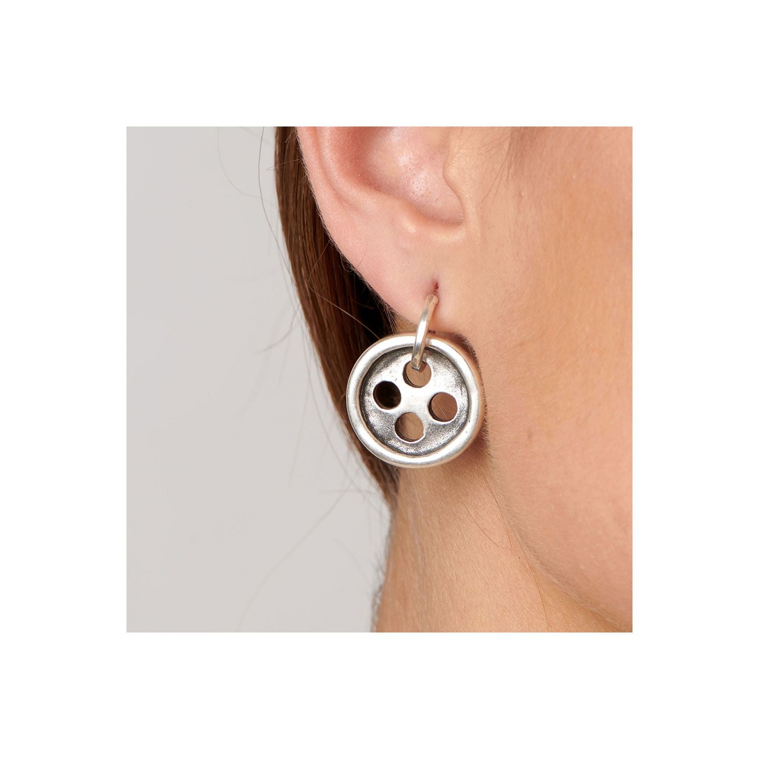 AGUJA Y BOTÓN (Needle and Button) | Uno de 50 | Luby 