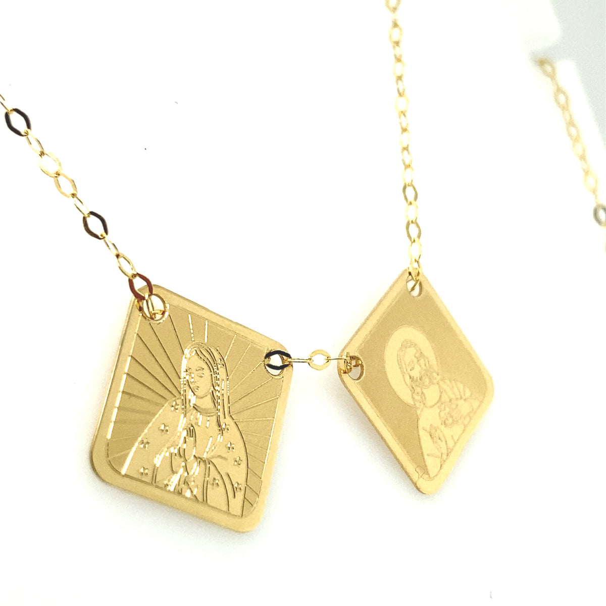 18K Escapulario with Jesus and The Virgin | Luby Gold Collection | Luby 