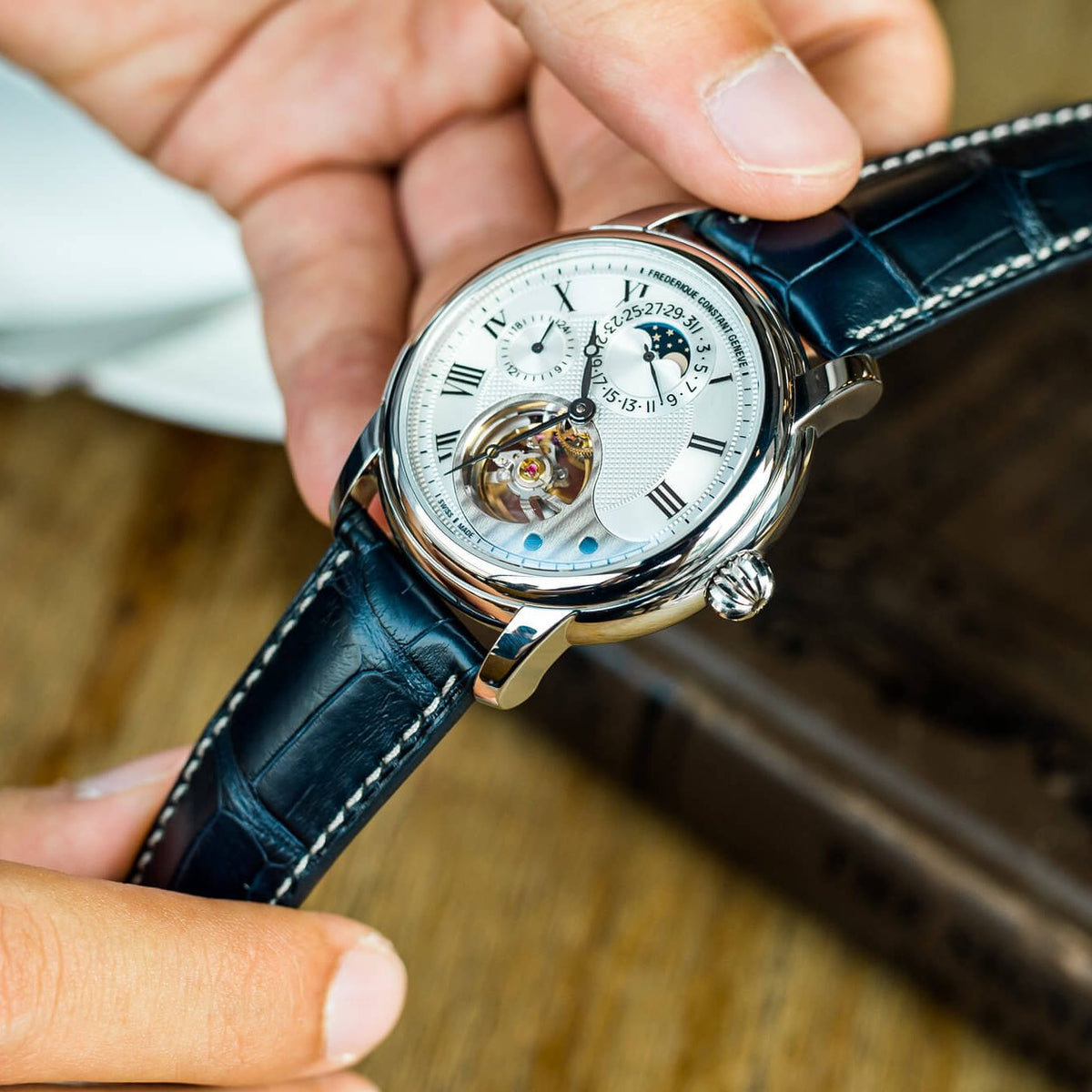 Classics Heartbeat Manufacture (White) | Frederique Constant | Luby 