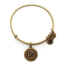 Letter Q Charm Bangle Bracelet (Gold)