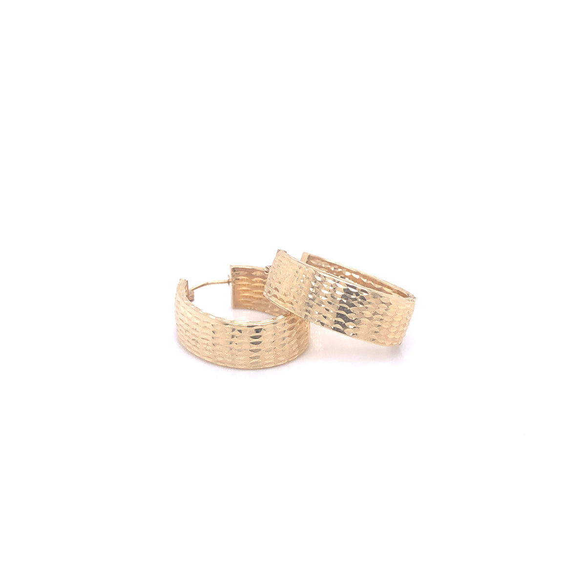 Chunky Oval 14k Gold Hoop Earrings | Luby Gold Collection | Luby 