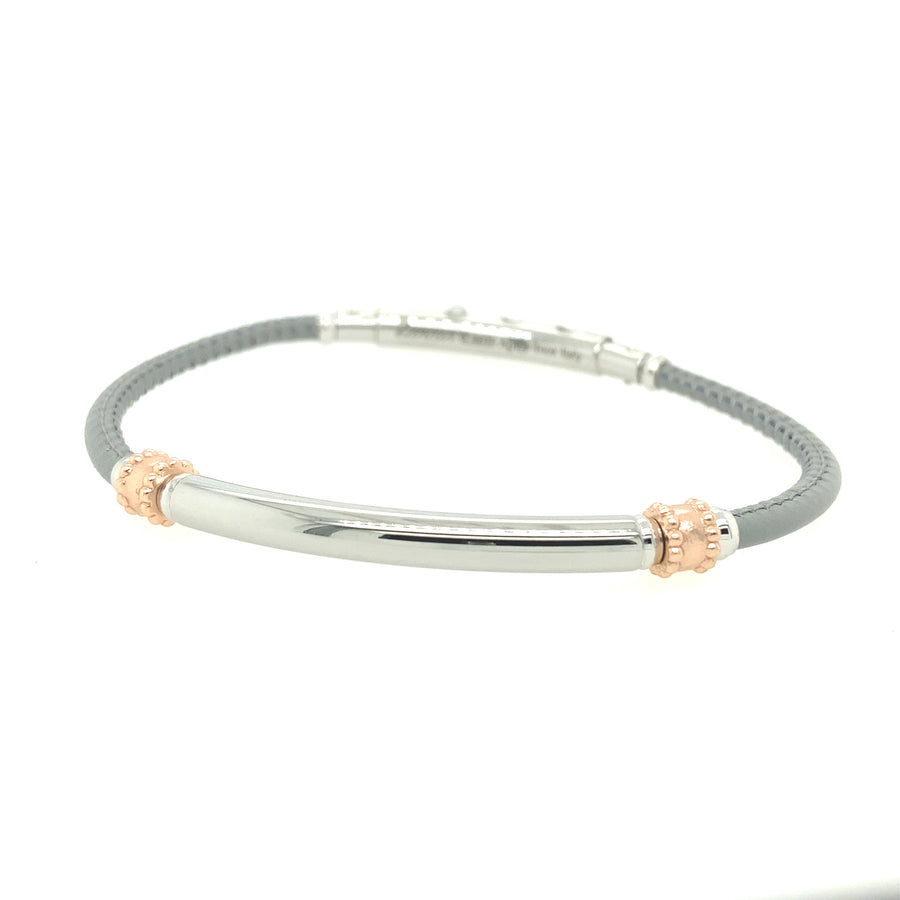 Pulsera de cuero con dijes de oro rosa