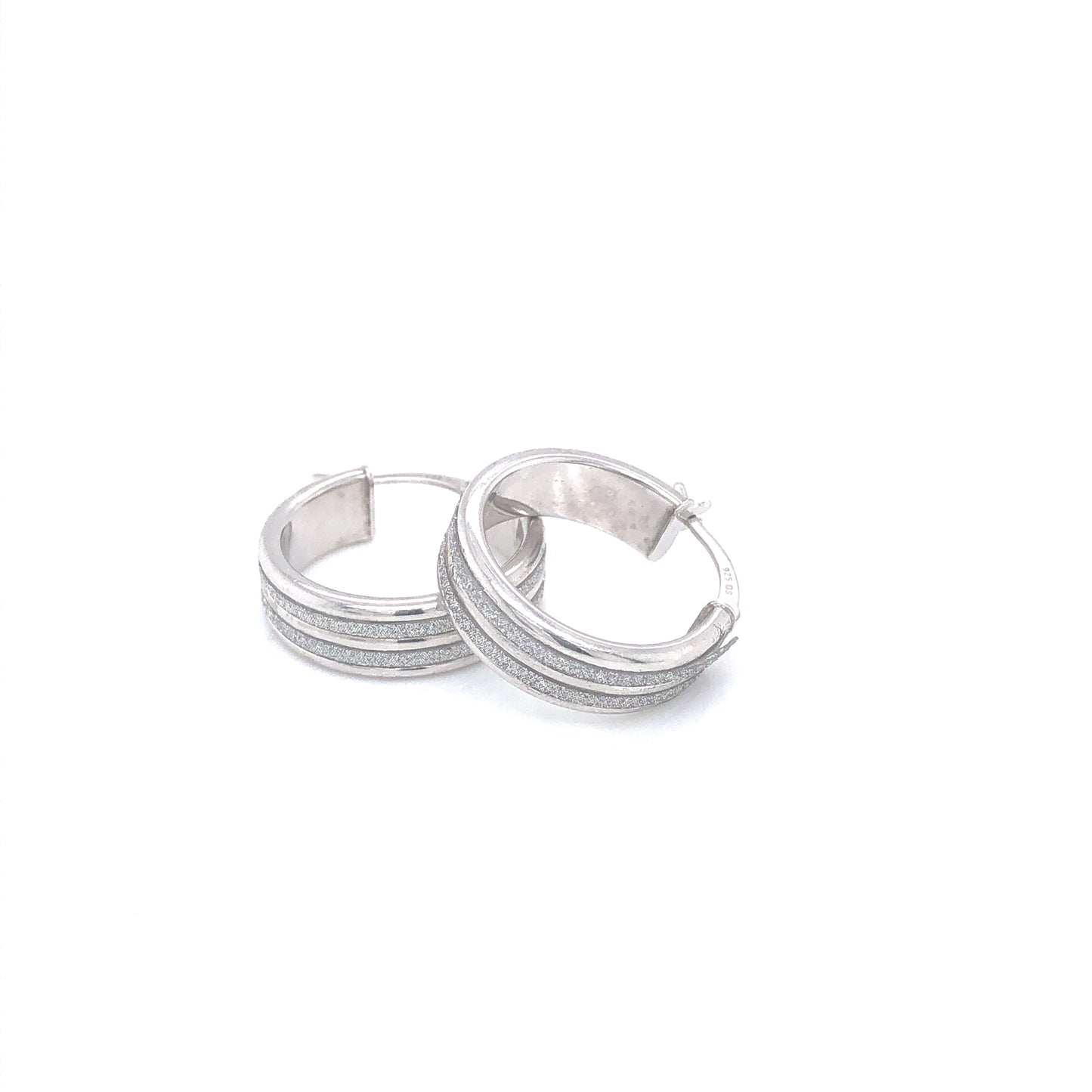 Double Glitter Stripes Sterling Silver Medium Hoop Earrings | Luby Silver Collection | Luby 