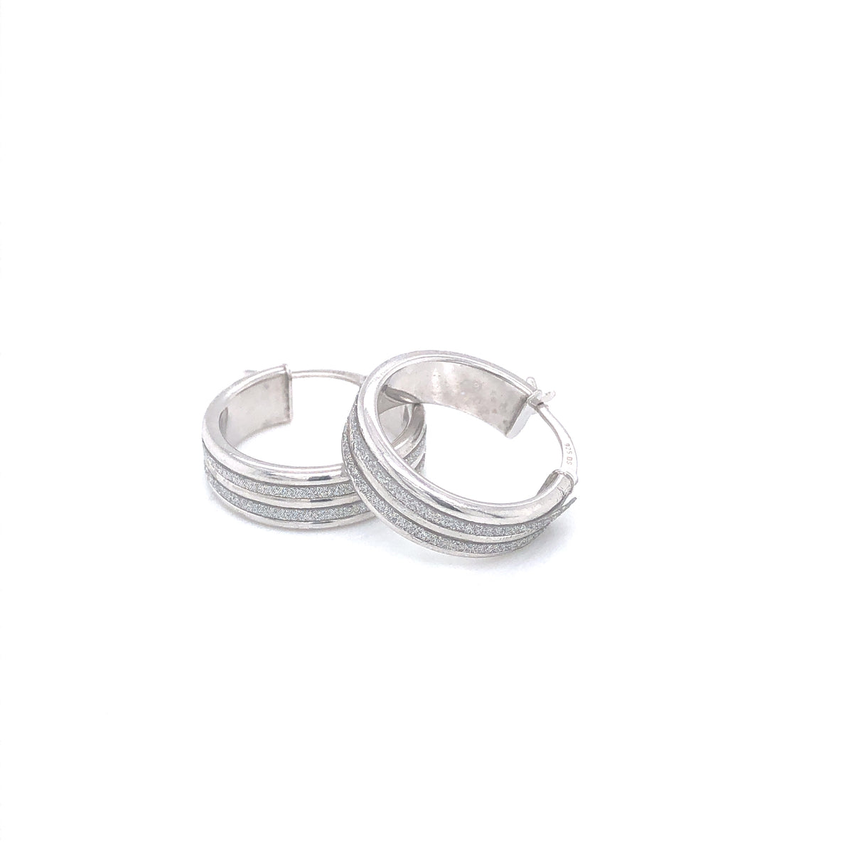 Double Glitter Stripes Sterling Silver Medium Hoop Earrings | Luby Silver Collection | Luby 
